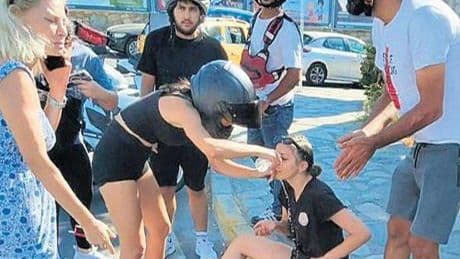 Yaralılar için ağladı