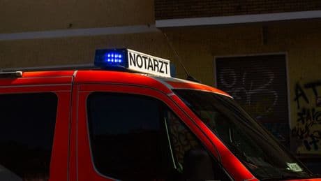 Nächtlicher Einsatz: Brennendes Studentenheim - Mann in Lebensgefahr