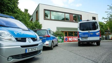 Messerangriff in Berlin: "Er kam rein und hat zugestochen": Grundschüler soll Mitschüler attackiert haben