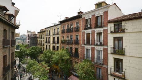 Así es la cascada de impuestos que encarece la vivienda en propiedad o alquiler