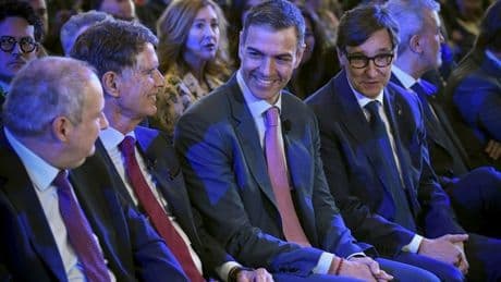 La empresa catalana fía al impacto político de la opa el veto del Gobierno a la fusión