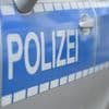 Auf einer Fläche von 27 Quadratmetern: Unbekannte schmieren auf Rügen 171 Hakenkreuze auf Boden vor Supermarkt