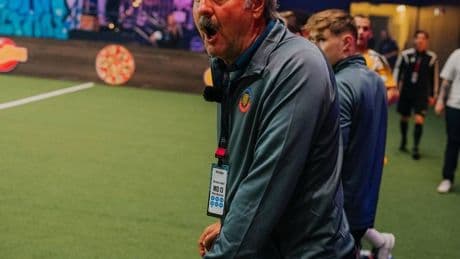 Trainerlegende gibt Comeback in Düsseldorf: Peter Neururer begeistert von Icon League – „Das ist eine geile Nummer“