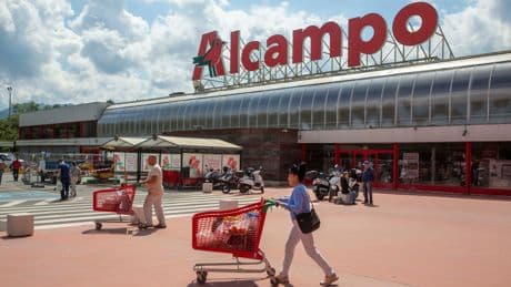 Carrefour y Alcampo, cara y cruz: la primera acelera ventas hasta junio y la segunda sigue a la baja
