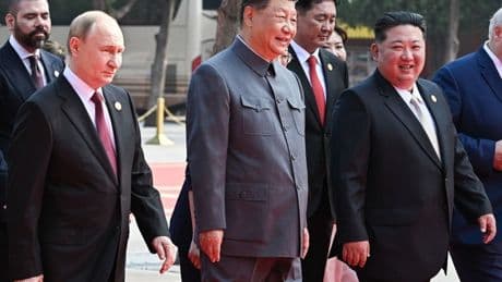 China exhibe músculo militar en un desfile junto a los líderes de Rusia y Corea del Norte