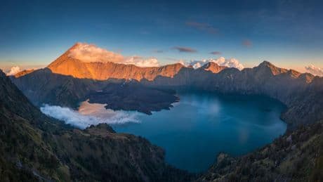 Une touriste bloquée dans un ravin sur un volcan : en Indonésie des sauveteurs interviennent