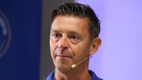 <p>&quot;Gli arbitri spiegheranno allo stadio le decisioni Var&quot;: Rocchi annuncia la svolta epocale</p>