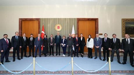 TÜBAF’tan TBMM Başkanı Kurtulmuş’a ziyaret: Gazetecilerin ailelerine gri pasaport talebi