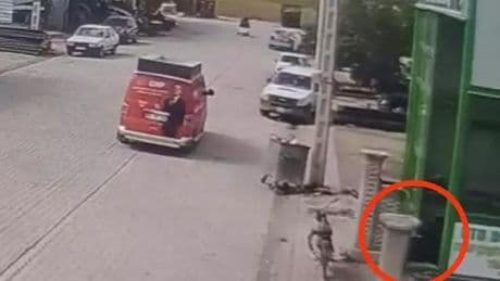 CHP aracı geçerken silahla ateş açan iki şüpheli tutuklandı