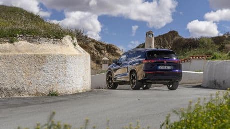 Volkswagen Tayron 1.5 eTSI, un SUV para familias viajeras: tiene siete plazas, un maletero enorme, consume poco y luce la etiqueta ECO