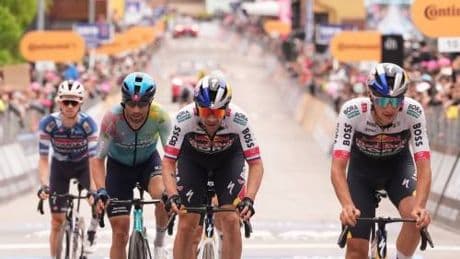 Giro d’Italia, Roglic crolla sul Monte Grappa. Vince Verona, Del Toro in gran forma