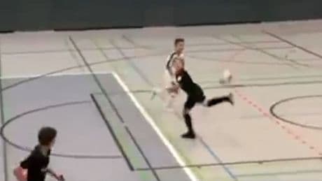 Mit 11 Jahren - Traumtor von Bayerns Supertalent Karl