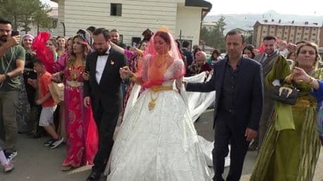 Aşiret mensubu başkana görkemli düğün