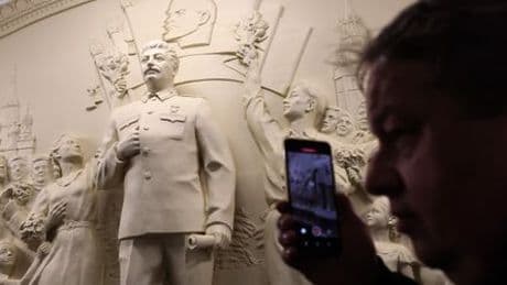 Josef Stalin: Russland streitet über Diktator-Relief in Moskauer Metro