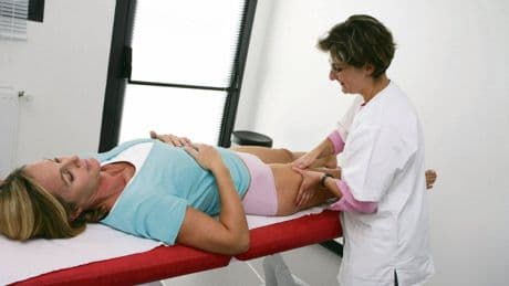 « Je ne pourrai plus suivre certains soins » : quand la possible réforme de l’ALD met en danger les anciens malades du cancer