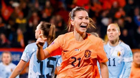 Damaris Egurrola positioneel misbruikt in Oranje: ’Dat kan ik niet de hele wedstrijd opbrengen’