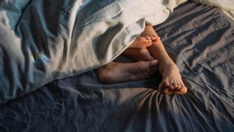 Wechseljahre und Libido: Wie Paare sich seelisch und körperlich wieder annähern können