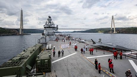 Çanakkale'den İstanbul'a "Zafer Yolculuğu"... TCG Anadolu'dan İstanbul Boğazı'nda geçiş töreni