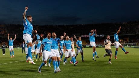 Napoli şampiyonluk yarışında 4. viteste ilerliyor