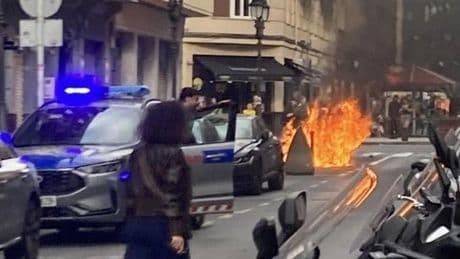 Arde un contenedor de cartón en el centro de Bilbao