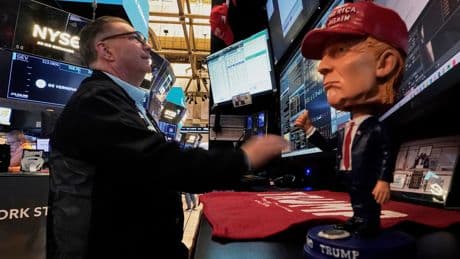 Trump también destruye la riqueza de las familias de EE UU: el 80% de su ahorro financiero mira al mercado
