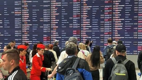 Drones ucranianos provocan el caos en aeropuertos cercanos a Moscú