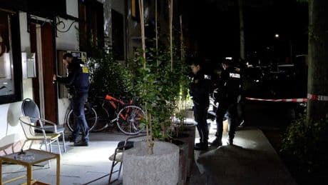 Blutiger Angriff in Bremen - Schwer verletzt! Unbekannter schießt auf Mann (28)