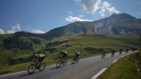 Tour de France, arriva la super tappa dei Pirenei: quando, dove seguirla e perché è leggendaria
