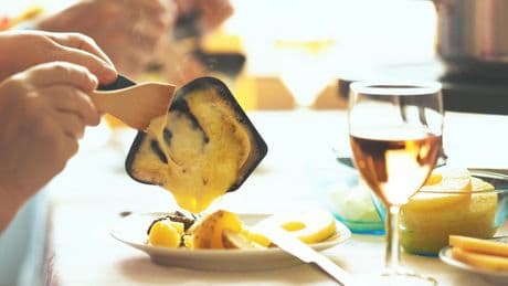 Con esta raclette, organiza cenas originales y saludables