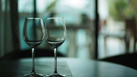 Hotel-Horror: Warum Sie niemals aus den bereitgestellten Gläsern trinken sollten