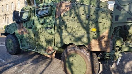 El Ejército de Tierra prueba nuevas redes multiespectrales para camuflar sus vehículos