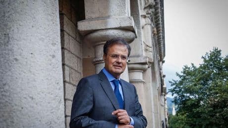 «No vamos a pedir más euskera en Osakidetza», dice el consejero de Salud