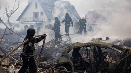 En direct, guerre en Ukraine : au moins douze morts après des attaques russes nocturnes sur le pays