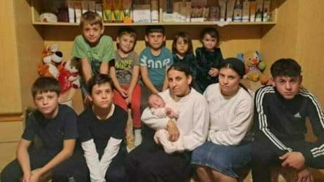 Famiglia con 12 figli a Gaiarine, è nata Timea. Mamma Stela: «Non è facile essere così numerosi, ma la gioia supera ogni fatica»