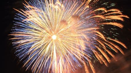 La hija de una dirigente del PSOE en Orense lanza fuegos artificiales en su boda en plena ola de incendios