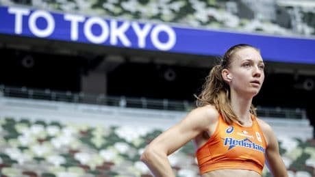 Meteen succes op WK atletiek: gemengde estafetteploeg snelt met Femke Bol naar zilver op 4x400 meter
