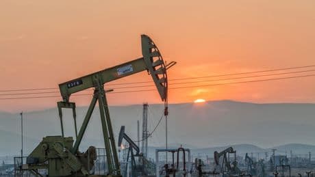Guerra comercial... Y también guerra larvada de precios del petróleo entre EE UU y la OPEP