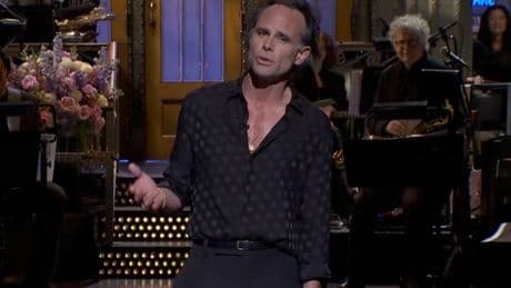 Walton Goggins reacts to mean sex symbol headlines on Saturday Night Live