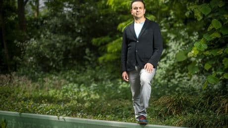 Mustafa Stitou, winnaar van de Johan Polak Poëzieprijs: ‘Poëzie schrijven is in jezelf afdalen naar  je innerlijke conflicten’