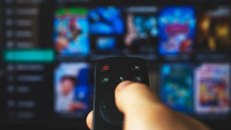 El Fire TV Stick HD vuelve a estar a precio de Black Friday: menos de 30 euros para tener el mando &#039;smart&#039; que todos quieren