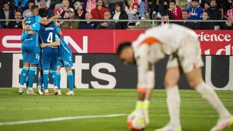 El Betis empuja al Girona al borde del precipicio