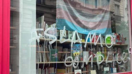 Une librairie parisienne féministe dans la tourmente après avoir mis en vitrine un livre sur la Palestine