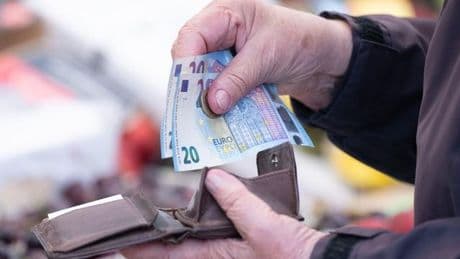 Lebensmittel teurer: Inflation hält sich knapp über der Zwei-Prozent-Marke