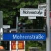 Umbenennung der Mohrenstraße: Schilder mit neuem Straßennamen werden bereits vor Enthüllung angebracht