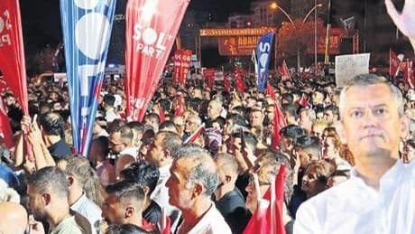 Halk bayrağı size taşımanız için verdi
