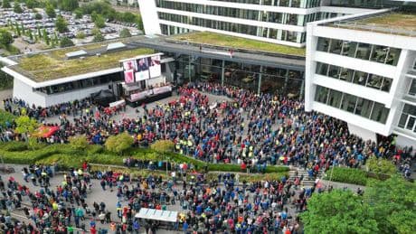 ZF Friedrichshafen: Mehr als 10.000 Beschäftigte demonstrieren gegen Sparkurs