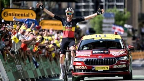 Tim Wellens manda en solitario en Carcassonne y confirma el dominio del UAE de Tadej Pogacar
