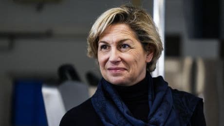 Taxe sur les billets d’avion : la ministre du Tourisme se dit favorable à sa suppression mais tacle Ryanair