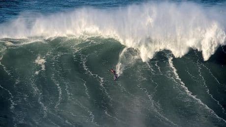 Más de 30 personas hospitalizadas tras un "vertido anómalo" en la playa de Nazaré