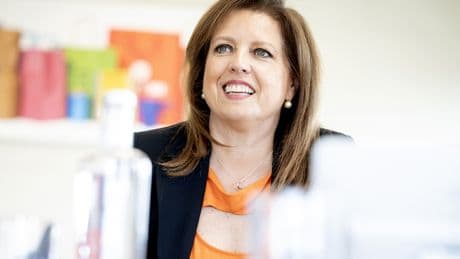 Elena Sanz, CEO de Mapfre: "Ahora no todo el mundo quiere un coche en propiedad, un tercio se vende ya a través del renting"